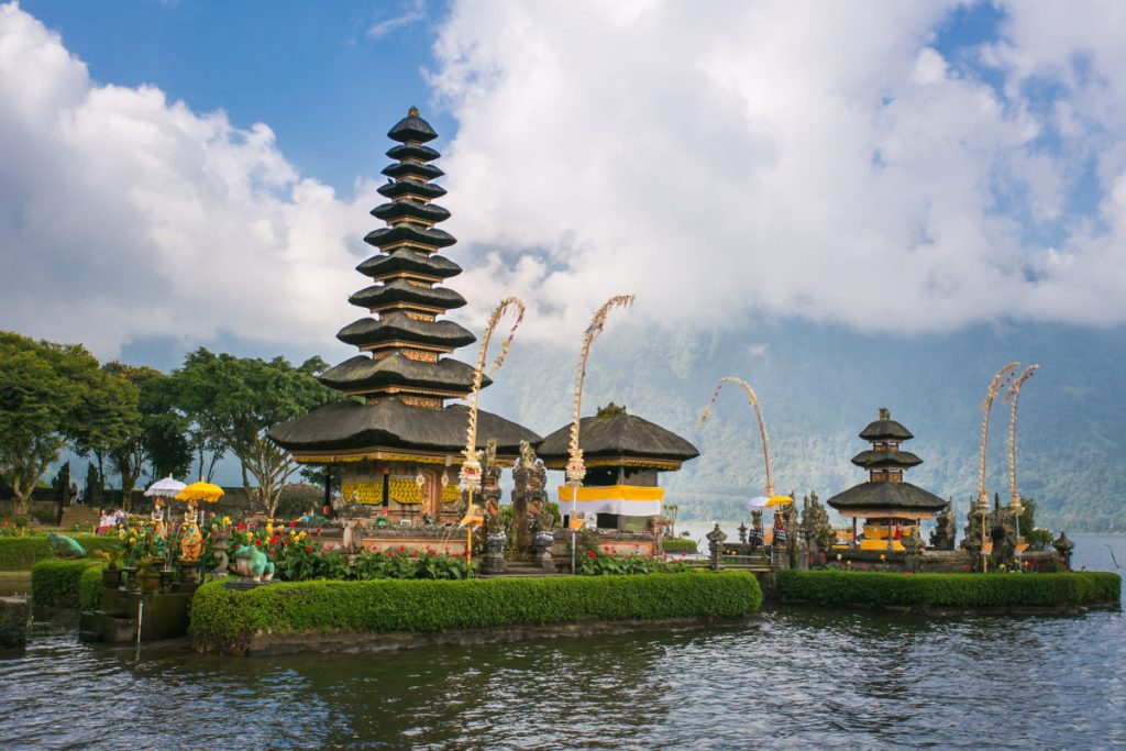 Balis-Famous-Ulan-Danu-Beratan-Temple-Launches-Novel-Tourist-Experience