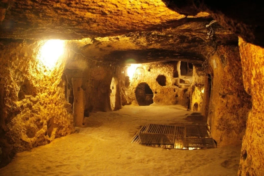 Underground-Maze-Inside-Cu-Chi-Tunnels