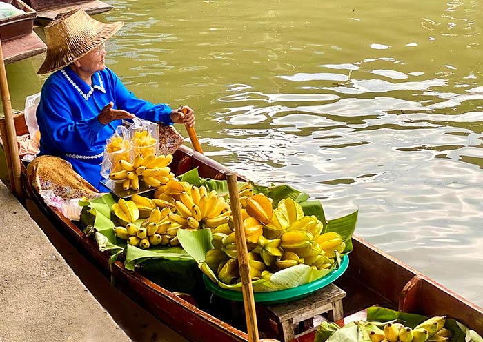 damnoen-saduak-floating-market-700-1