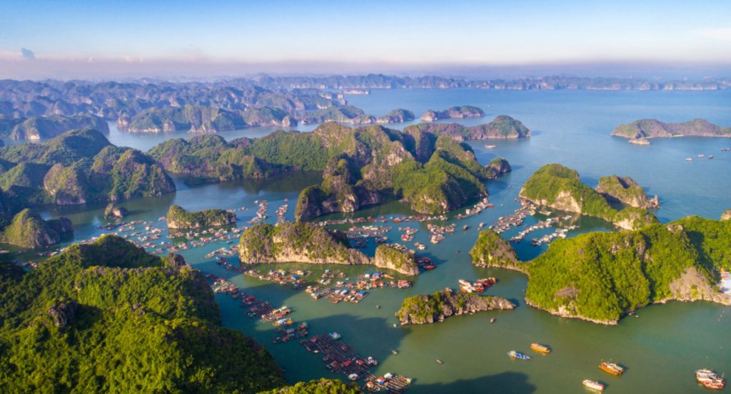 thing to do in Vietnam visit halong bay
