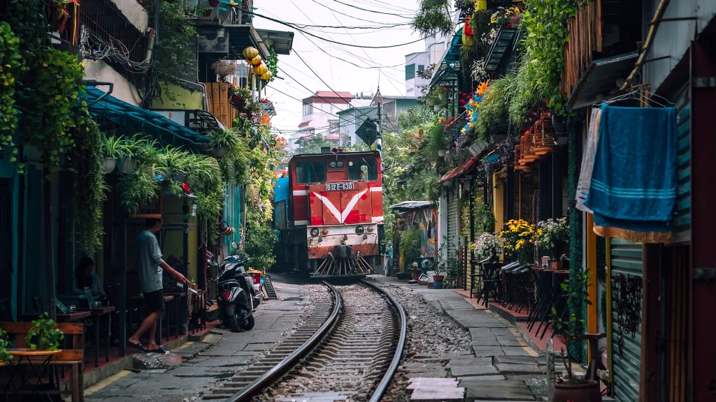 thing to do in Vietnam visit train street